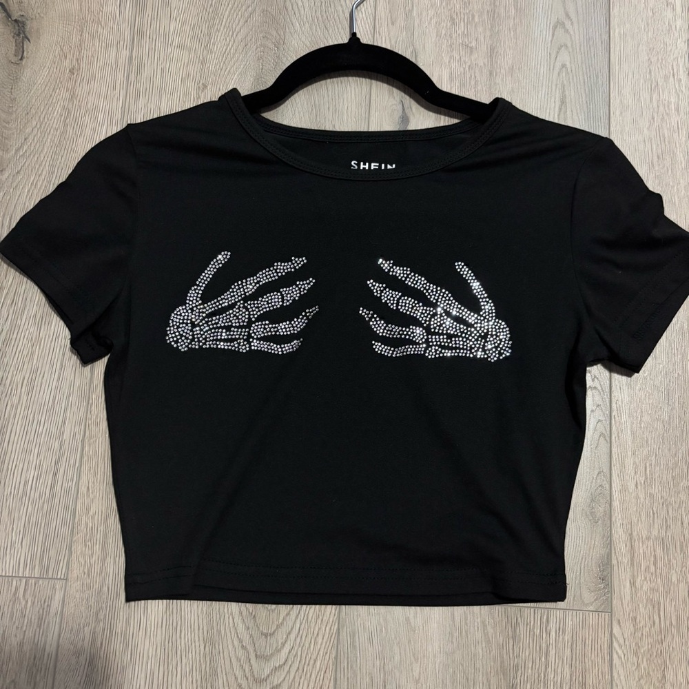SHEIN 3/15$

SHEIN Black Rhinestone Skeleton Crop Top